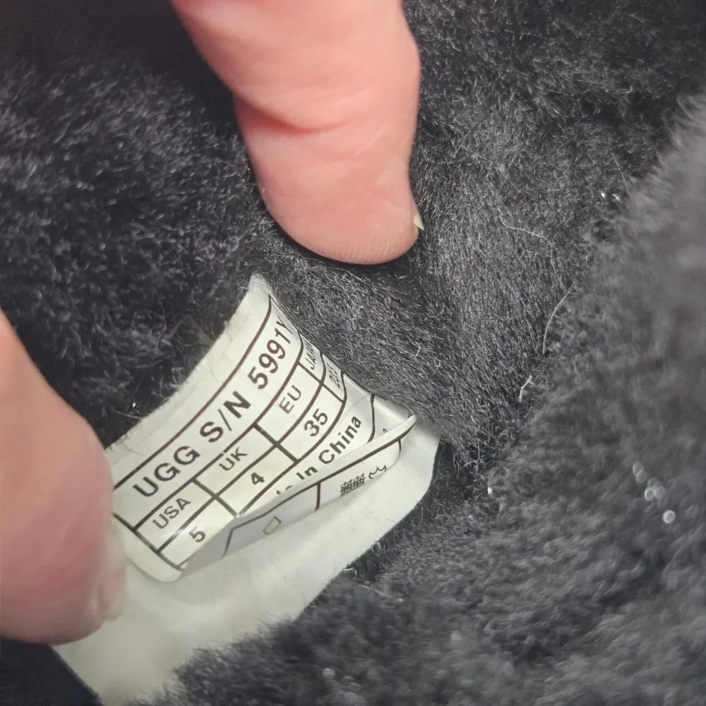 UGG bailey button